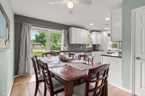 10 BEDS in 4 BR! Quiet comforts in the city.