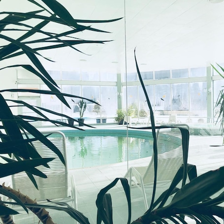 Indoor pool, seasonal outdoor pool, sun loungers. Hotel Regina Terme