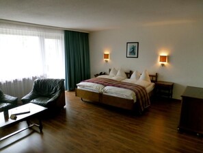 Family Suite, 2 Bedrooms | Individually decorated, individually furnished, soundproofing - Hotel Regina Terme (Leukerbad)