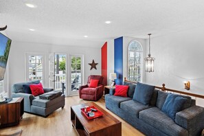 Télévision, cheminée, lecteur de DVD, espaces bureaux