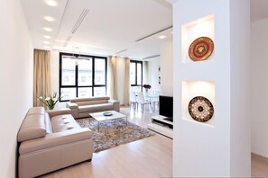 Smart TV - Luxury apartment in Duomo, 100 sq.m. large, sleeps 4+1  (Milan)