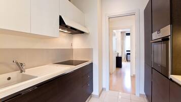 Kühlschrank, Mikrowelle, Ofen, Geschirrspüler