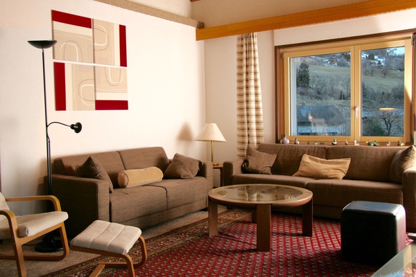 Spacious living room