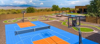 Voted # 1 House-Pool, Pickleball, Golf, Basketball