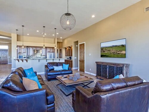Voted # 1 House-Pool, Pickleball, Golf, Basketball