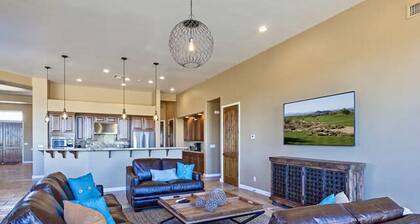 Voted # 1 House-Pool, Pickleball, Golf, Basketball