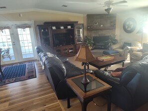 Smart TV, fireplace, DVD player, books