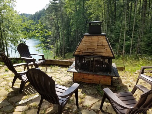 Lake Watauga FAMILY FUN, Sunny Lake Front Home  Private Dock  Water Toys WiFi