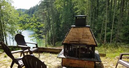 Lake Watauga FAMILY FUN, Sunny Lake Front Home Private Dock Water Toys WiFi