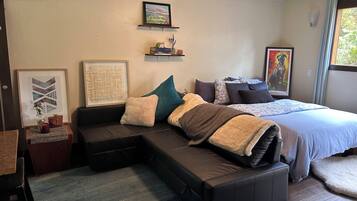 Iron/ironing board, free WiFi, bed sheets