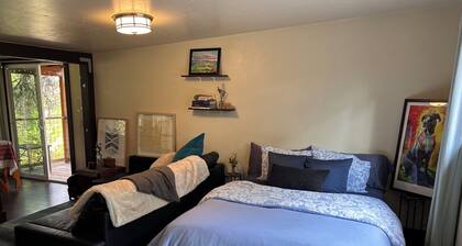 Little Gem - Pet Friendly Riverfront Studio