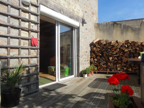 Townhouse St Jacques - Loft room with ensuite, central location, free parking