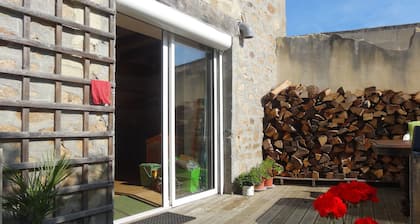 Townhouse St Jacques - Loft room with ensuite, central location, free parking