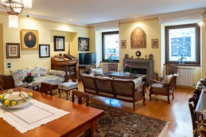 TV, fireplace, books, stereo