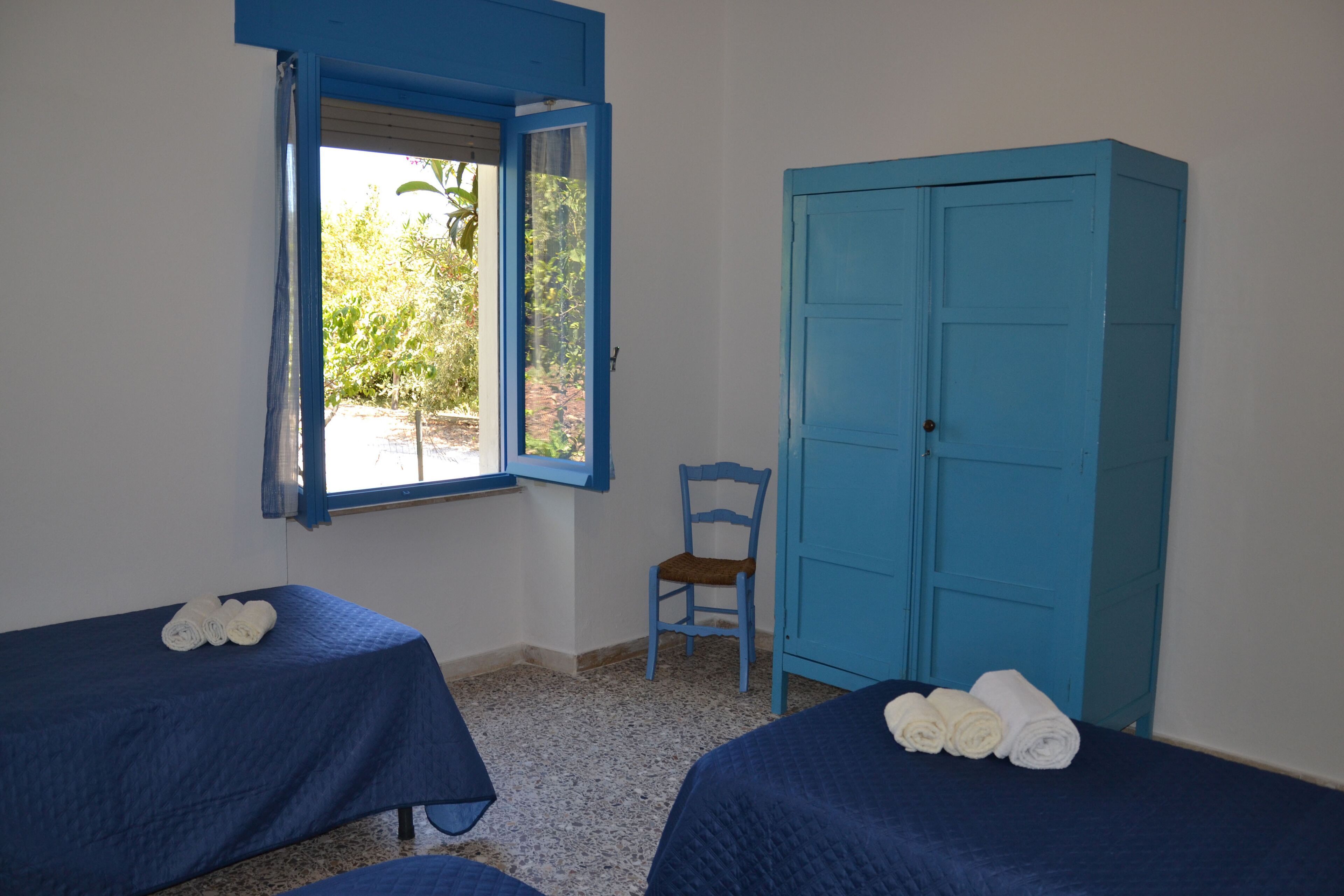 3 camere, una scrivania, ferro/asse da stiro, Wi-Fi gratuito