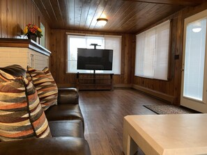 Smart TV, music library, video library, stereo