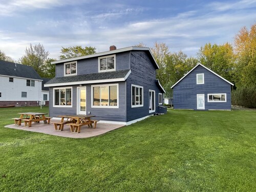 120' on Waterfront-Platte Lake Lodge-Pontoon Available!!
