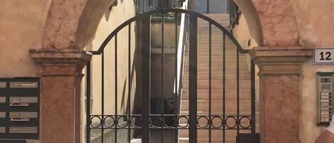 تفاصيل الفندق من الخارج