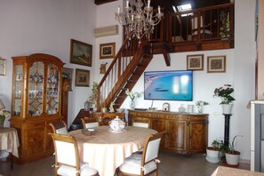 Dining - Panoramic Villa with private pool and whirlpool, green lawn and free wifi (quartu sant'elena)