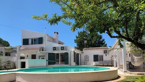 Unclassified image, 4 of 26, button - AroeiraMIR - Villa with private pool and garden, Lisbon South Bay [38274 / AL] (AROEIRA)