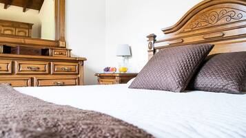 3 bedrooms, iron/ironing board, travel cot, free WiFi