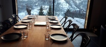 Modern chalet 4*, very comfortable and quiet. Ideal for 2 or 3 families.