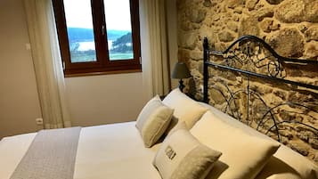 3 chambres, fer et planche à repasser, accès Internet, draps fournis