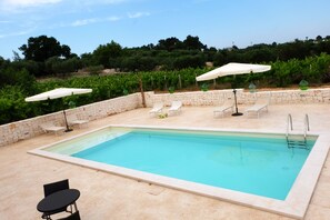 Outdoor pool - TRULLI "SOLE" IMMERSED IN THE HEART OF THE VALLE D'ITRIA (MARTINA FRANCA)