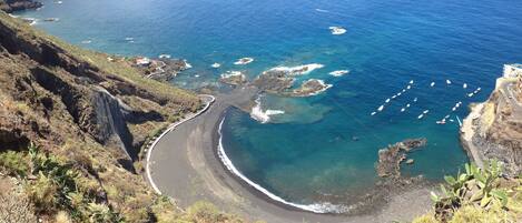 Una spiaggia nelle vicinanze