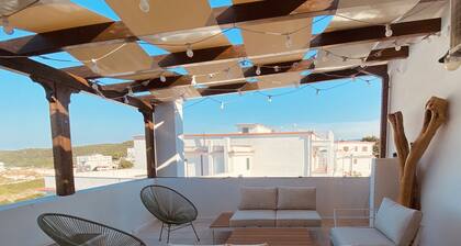 Ideal for families and groups, umbrella and deck chairs included in the price