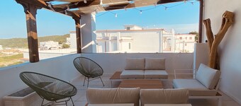 Ideal for families and groups, umbrella and deck chairs included in the price