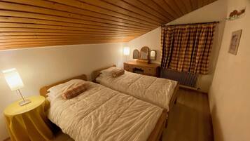 6 habitaciones, tabla de planchar con plancha, cuna de viaje y wifi