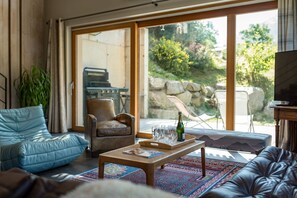 Smart TV, fireplace, DVD player, books - Chalet 4* , space, comfort, charm, view, sauna, fireplace (Valmeinier)