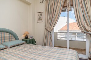 2 bedrooms, desk, iron/ironing board, travel cot