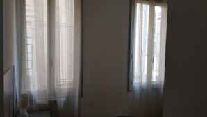 Interior - T3 renovated near the clock square, in the heart of the historic center (Avignon)