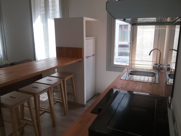 Frigorífic, microones, forn i placa de cuina 