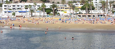 Beach nearby, sun loungers, beach towels