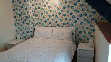 3 habitaciones, tabla de planchar con plancha, internet y ropa de cama