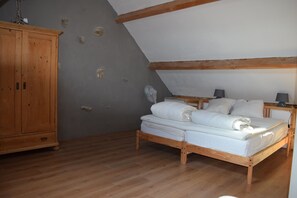 2 chambres, fer et planche à repasser, Wi-Fi gratuit, draps fournis