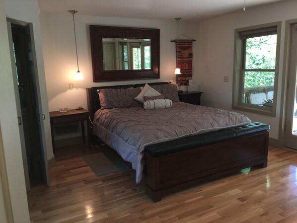 Ferienhütte, 1 King-Bett, Whirlpool | Schreibtisch, kostenloses WLAN, Bettwäsche