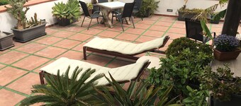 design villa on the sea with a splendid view of the Gulf of Syracuse