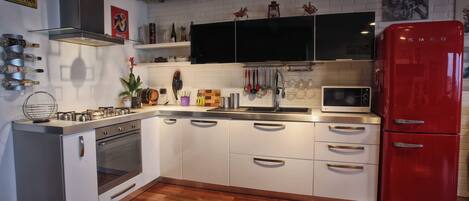 Fridge, microwave, oven, stovetop