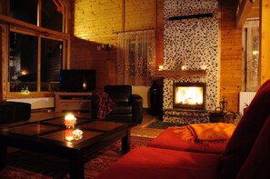 Smart TV, fireplace, DVD player, books - Spectacular ski chalet in Bran, by Dracula's Castle, Carpathian Log Home 2! (Predeluț)