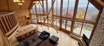 Spectacular ski chalet in Bran, by Dracula's Castle, Carpathian Log Home 2!