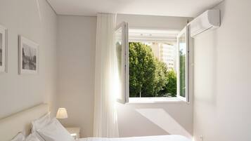 4 habitaciones, tabla de planchar con plancha, wifi y ropa de cama