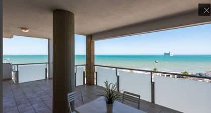 Bel appartement avec vue sur la mer