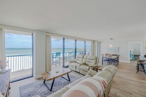 TV connectée, lecteur de DVD, livres, vidéothèque