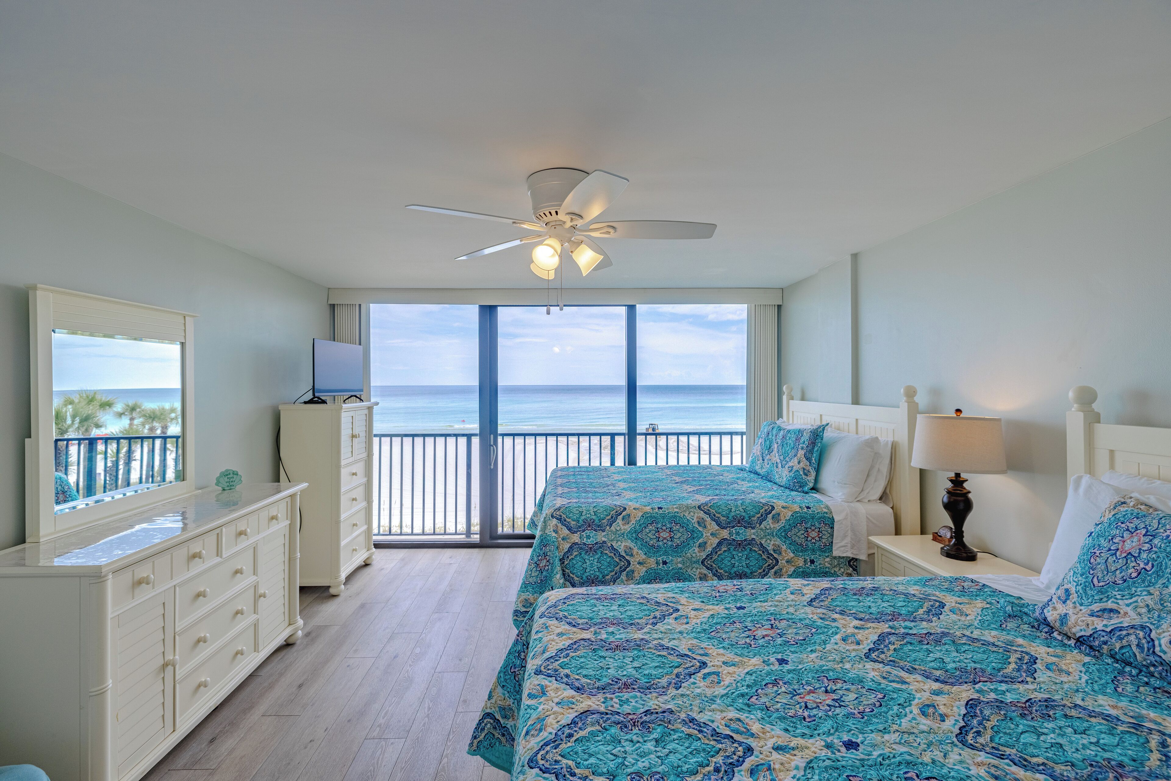 2 slaapkamers, een strijkplank/strijkijzer, gratis wifi, beddengoed