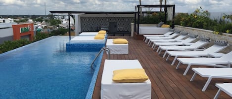 Lämmitetty uima-allas