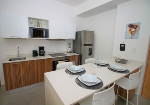 Fridge, microwave, oven, stovetop - Menesse, The City In Playa Del Carmen, Quintana Roo (Playa del Carmen)